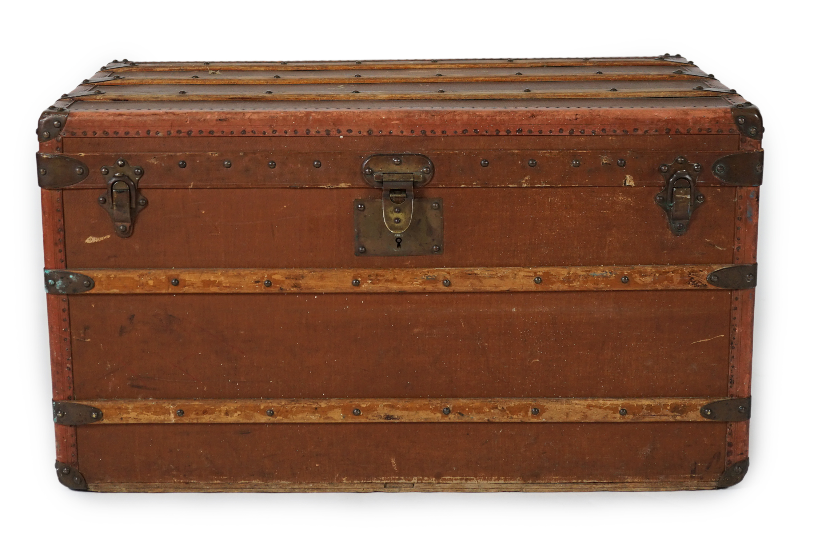 E. Goyard Aine, 233 Rue Saint Honore Paris, a late 19th or early 20th century canvas covered travelling trunk, brass mounted with ash batons, height 48cm, width 86cm, depth 49cm